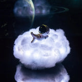 Lumière Nuage Astronaute
