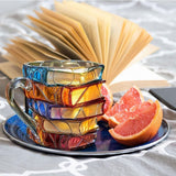 Tasse 3D artisanale avec pile de livres pour les passionnés de lecture