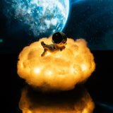 Lumière Nuage Astronaute