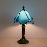 Lampe classique avec abat-jour en forme de pétale